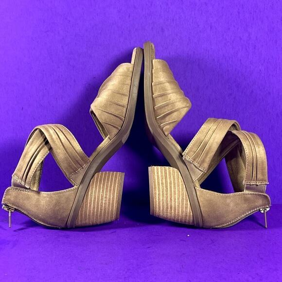 Bella Vita Natural Quinnell Ankle Strap Sandal Extra Wide 8.5 -NEW - Picture 6 of 8